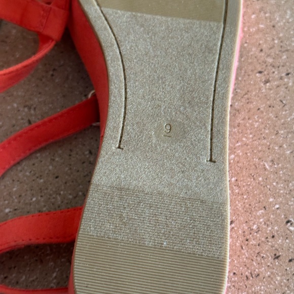 Old Navy Platform Sandals Suede - Picture 5 of 8